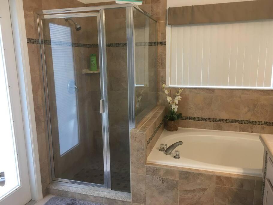 Family With Private Pool Near Parks *